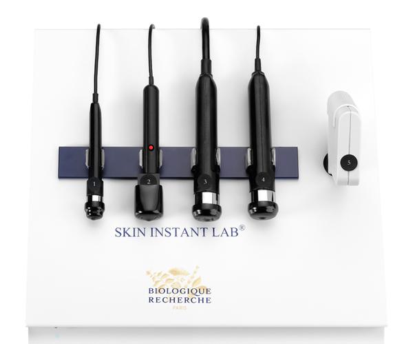 The Skin Instant© Lab is a medical device that analyses, diagnoses and prescribes treatments