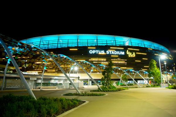 LED façade lighting can turn the stadium into a recognisable landmark / © shutterstock/Adwo