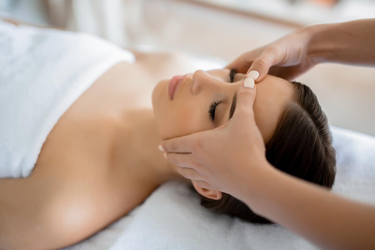 The treatment combines Kobido massage techniques with ESPA's Tri-Active Advanced ProBiome product range / 