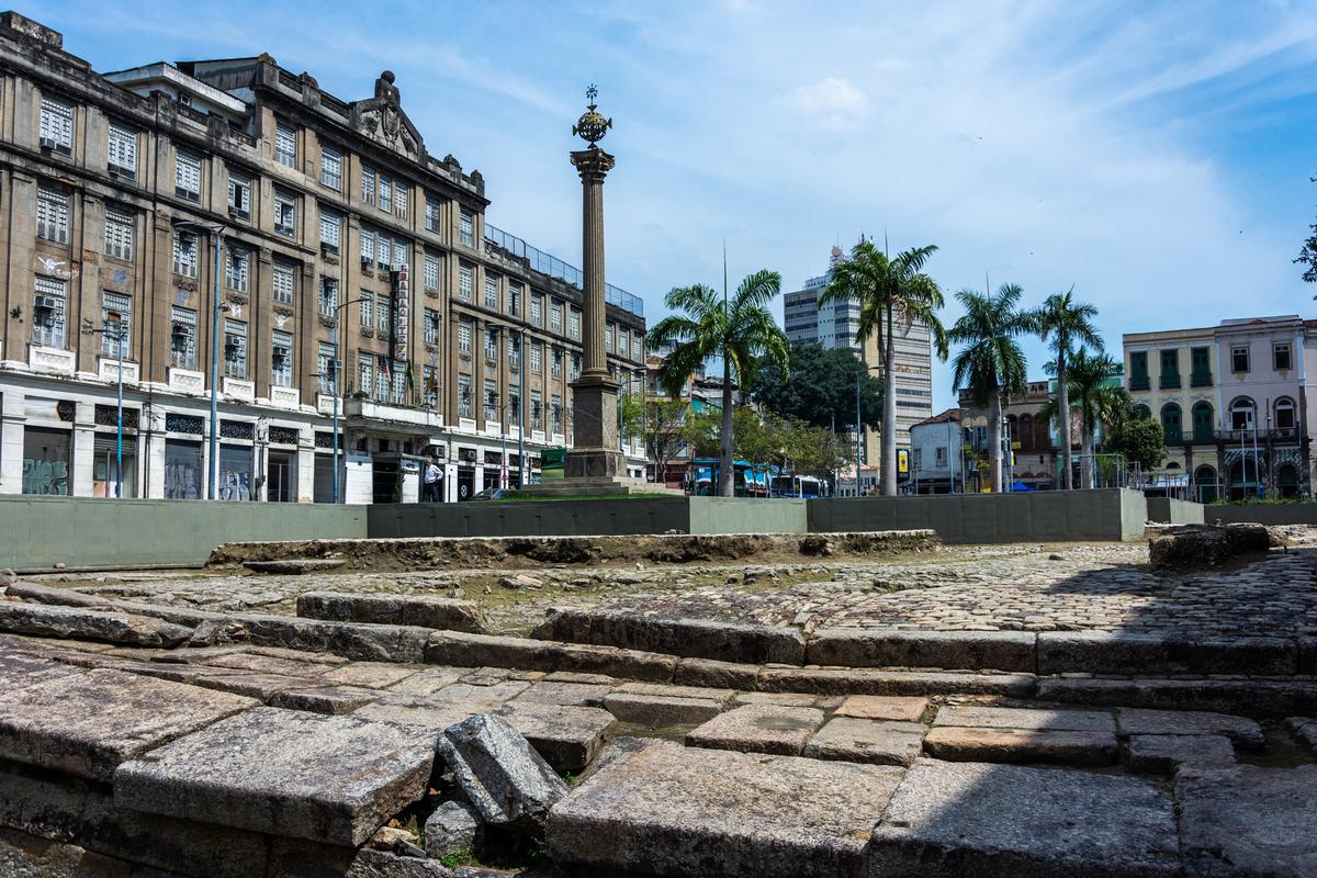 Valongo Wharf in Rio de Janeiro - a view showing the broken paving stones that are currently being restored / Shutterstock Valongo Wharf in Rio de Janeiro - a view showing the broken paving stones that are currently being restored / Shutterstock