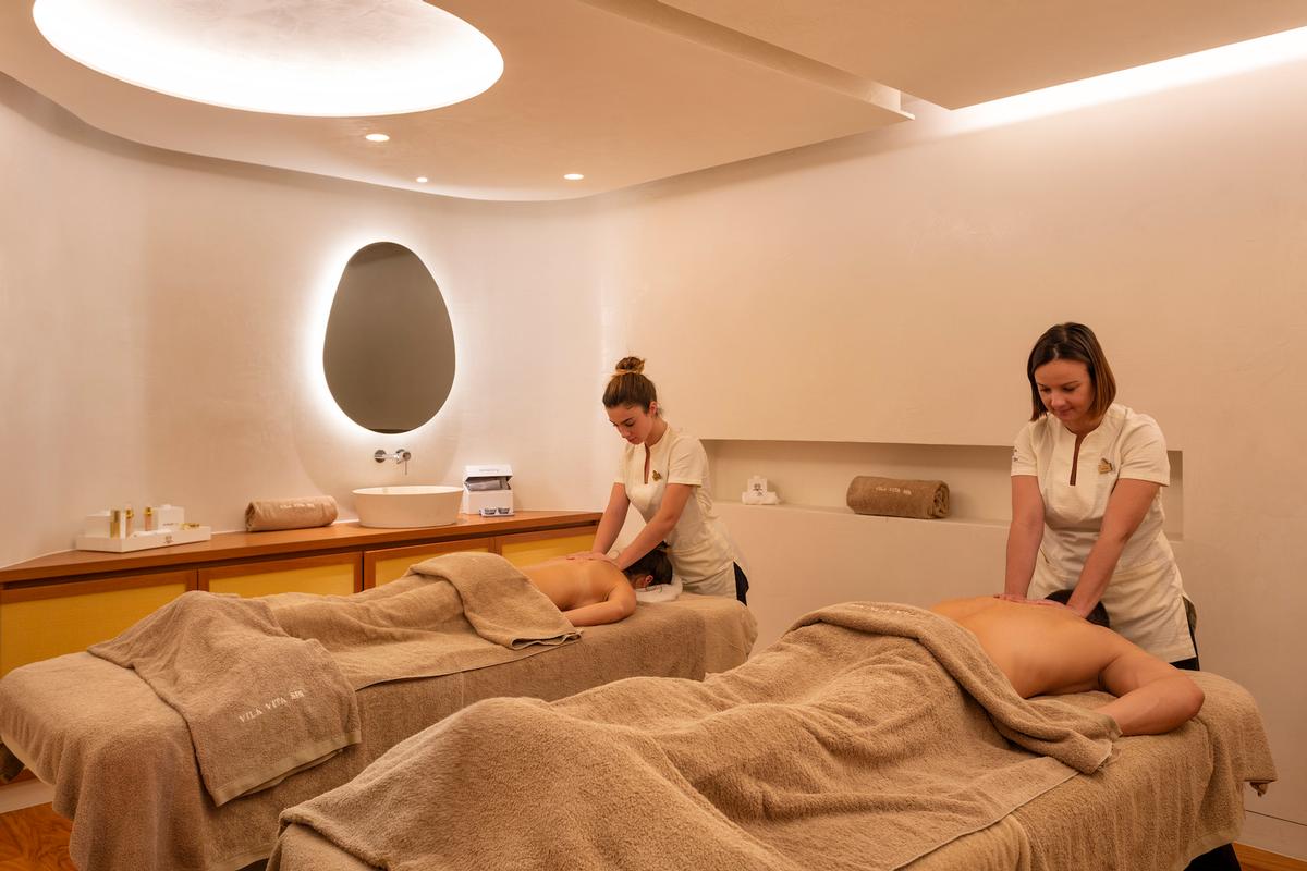 The new space comprises 14 treatment rooms, all equipped with the latest Gharieni treatment beds / 