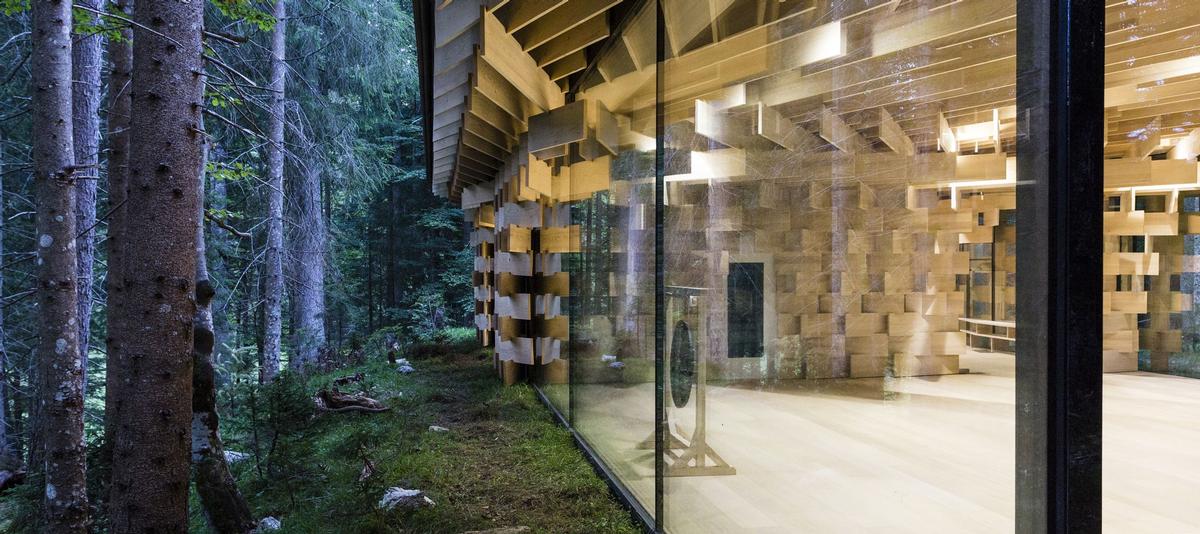 The structure's facade and ceiling are comprised of more than a thousand fir wooden boards. / Image courtesy of Das Kranzbach