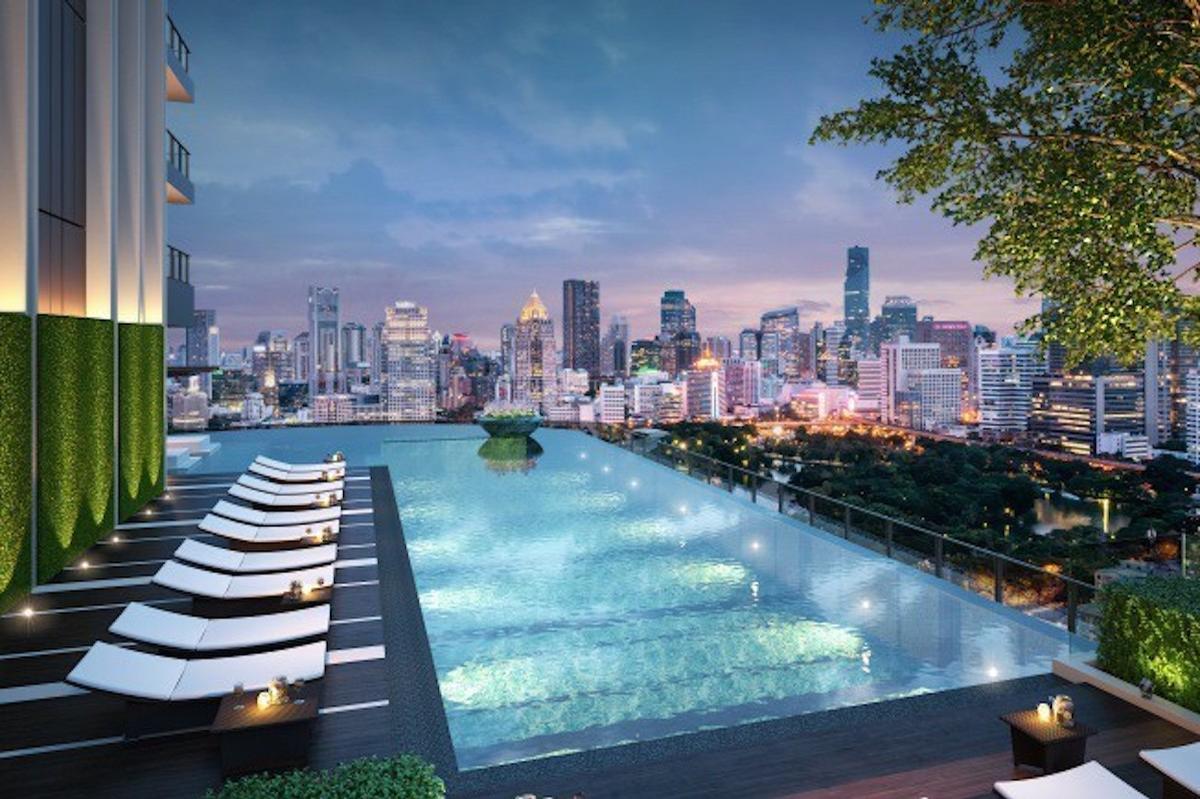 Some notable features of the urban wellness destination come in the form of a glass- fronted sauna and a pool with a view over the city and Lumpini Park