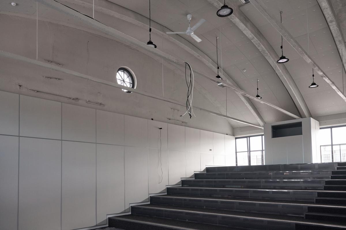 The centre also accommodates a 100-seat auditorium and education space / Tõnu Tunnel