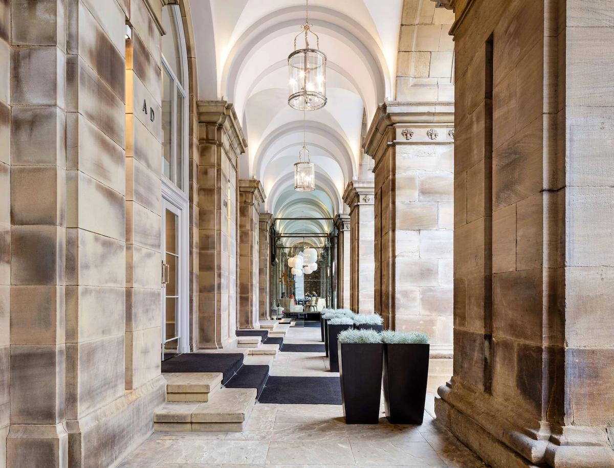 The hotel's revamp references the palazzo heritage of the building / Radisson