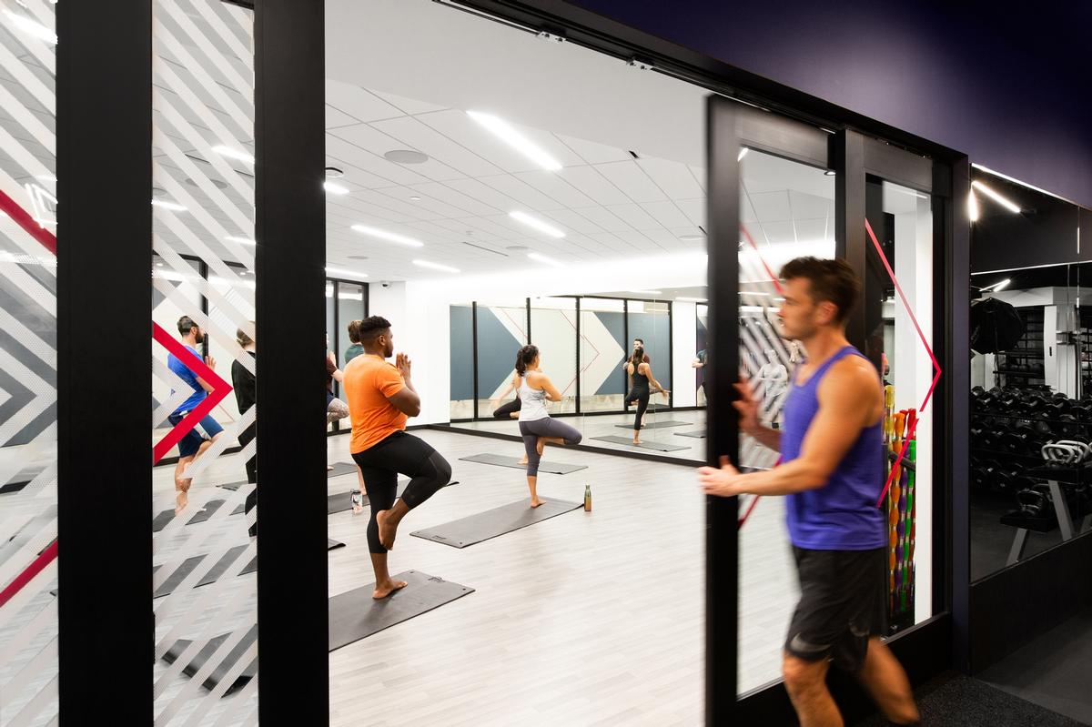 The exercise studio is light and bright for hosting group classes / Rafael Soldi