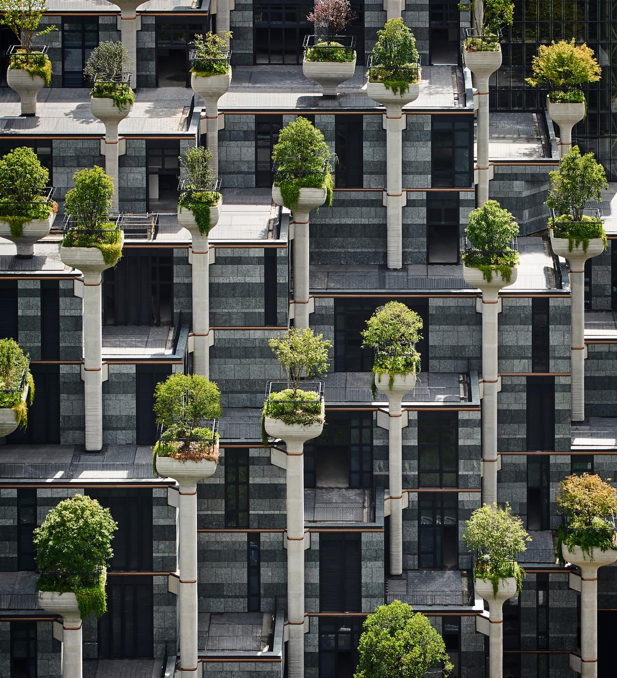 The building's hundreds of structural support columns double as podiums with large planters built into the top / Qingyan Zhu