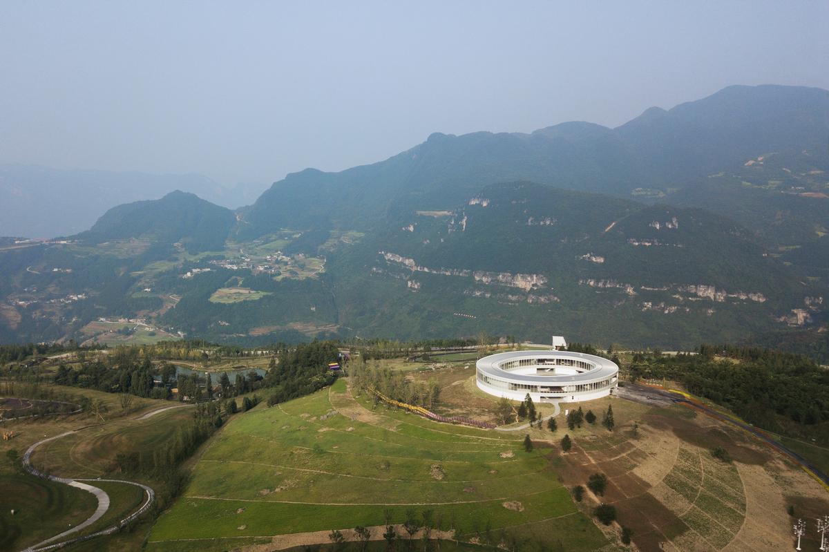 The museum is set on a 3,000sq m (32,300sq ft) hilltop site / Gao Tianxia