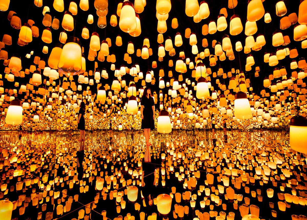 The Forest of Resonating Lamps installation comprises lights that react to visitors and transmits their reaction to other lamps / Exhibition view of teamLab Borderless Shanghai, 2019, Shanghai © teamLab, teamLab is represented by Pace Gallery