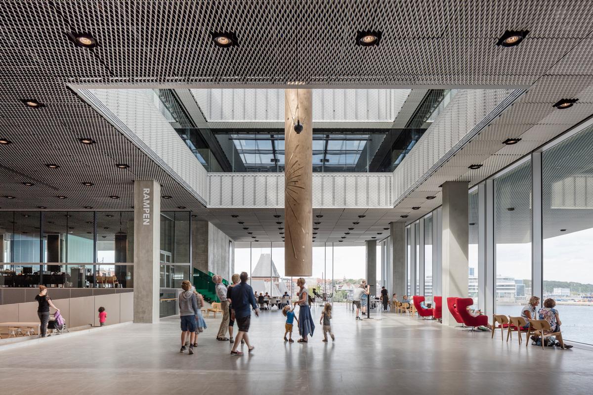 Dokk1 combines a library, city admin functions, pre-school facilities and an arts and culture venue / Adam Mørk for Schmidt Hammer Lassen