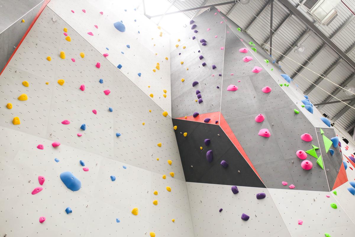 There are also walls for top rope climbing up to 10m (32.8ft) and lead climbing up to 15m (49.2ft)