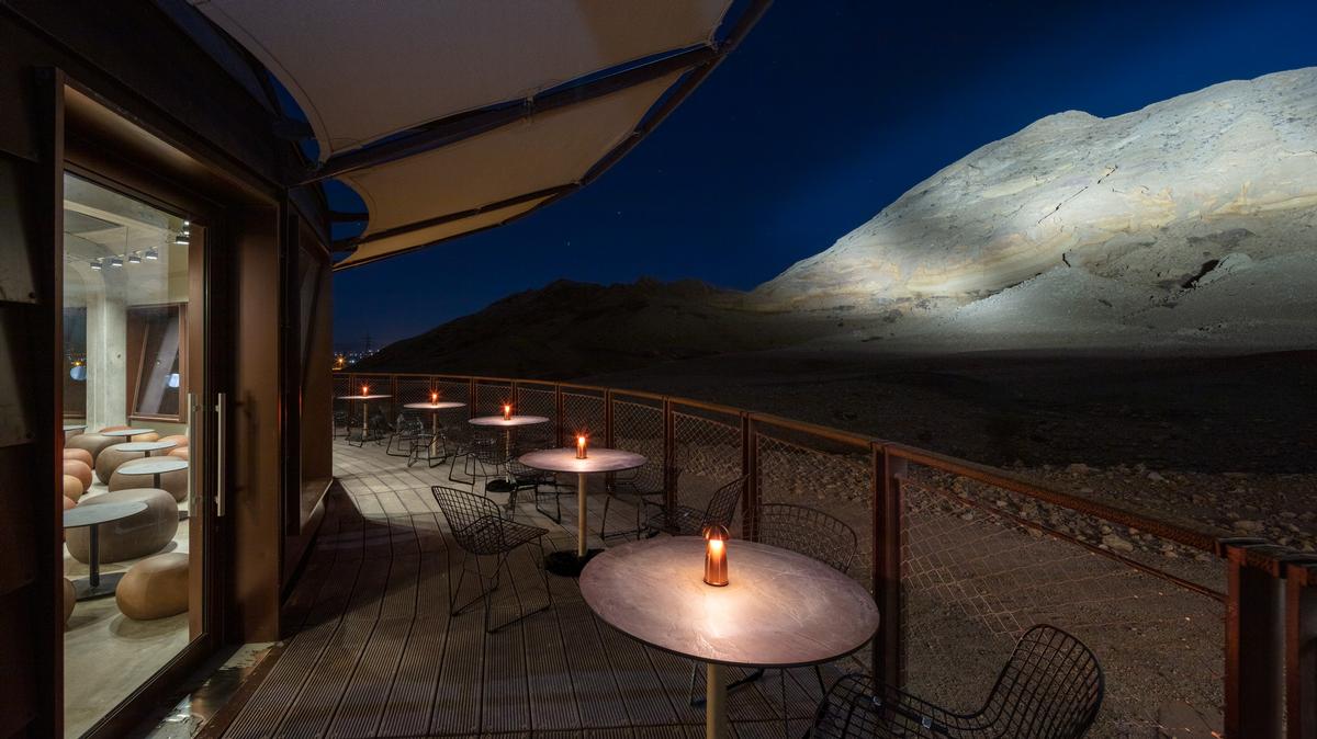 The café has panoramic views of the Jebel Buhais ridge / Marc Goodwin