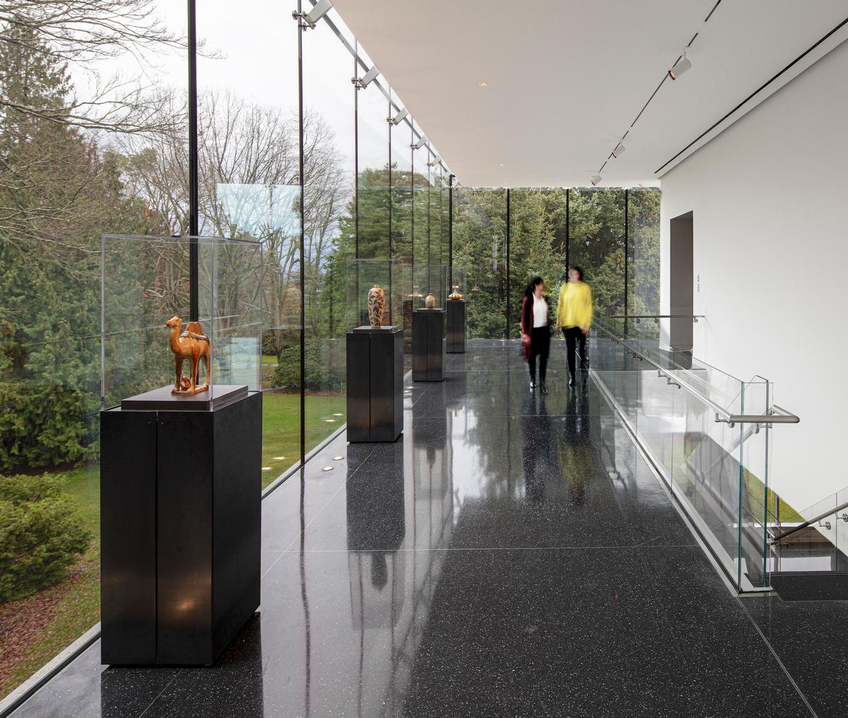 A new Park Lobby has been added to the building / Adam Hunter/LMN Architects