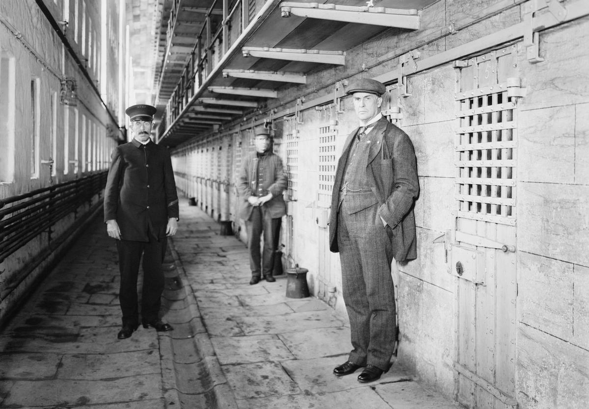 Warden Thomas Mott Osborne (right) was one of Sing Sing's most noted wardens, cracking down on prisoners who had bribed officers and intimidated other inmates / Shutterstock Warden Thomas Mott Osborne (right) was one of Sing Sing's most noted wardens, cracking down on prisoners who had bribed officers and intimidated other inmates / Shutterstock
