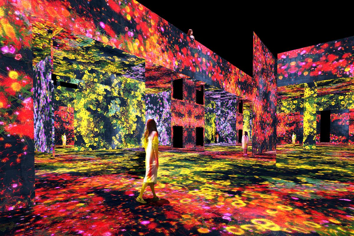 Mountain of Flowers and People: Lost, Immersed and Reborn, 2020, Interactive Digital Installation, Endless, sound: Hideaki Takahashi / teamLab