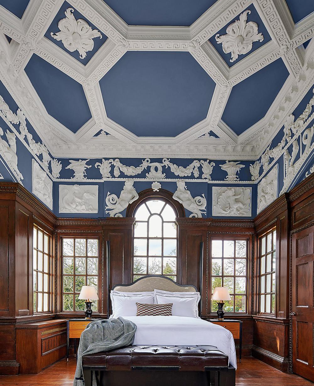 The Grade I-listed Wedgewood Suite features its original plasterwork ceiling and wood panelling, and offers views of the estate and of the River Thames 