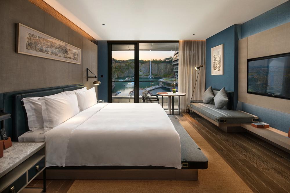 The guest rooms provide views across the quarry