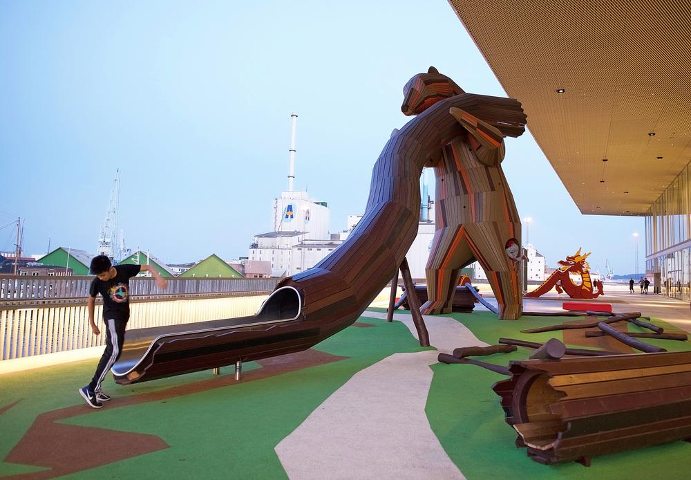 A giant bear watches over Aarhus’s harbour. The playground is part of Schmidt Hammer Lassen’s Dokk1 library project