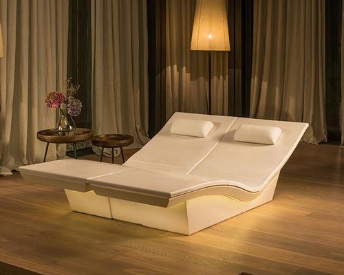 the DUO Lounger consists of two of the company's Lounger Two Plus connected along a centre joint