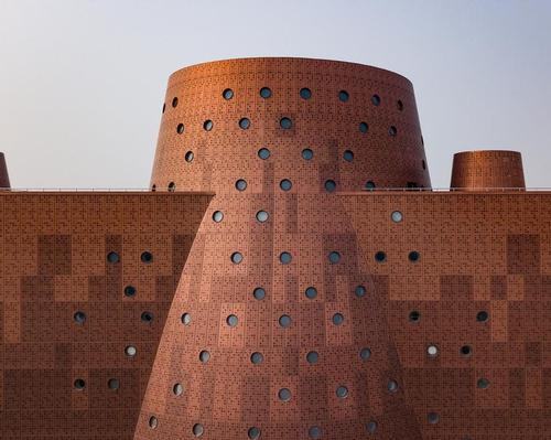 The bronze-coloured building is similar in aspect to Timbuktu's historic mudbrick monuments. / Photo by Kris Provoost