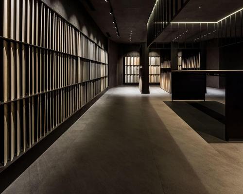 The materials showroom is home to a research library for architects and designers / Grupo Arca