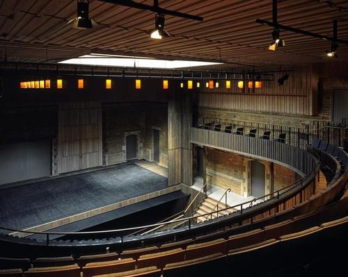 Neville Holt Opera: Elegant bronze coloured cruciform columns support the dress circle above / Hélène Binet