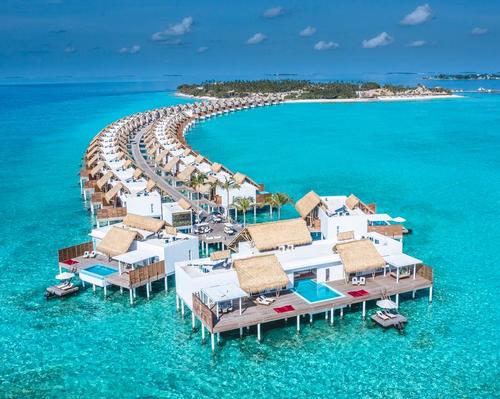 The Emerald Maldives Resort was designed by the American architect, Edward David Poole.