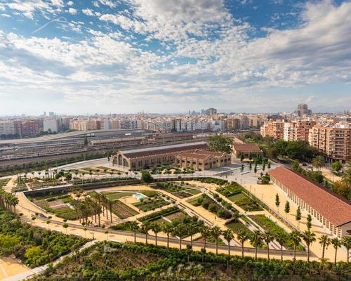 Parque Central is built on the site of former railways lines and industrial land / Richard Bloom