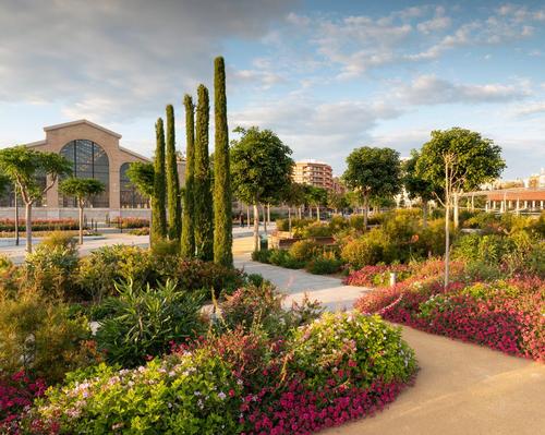 Parque Central comprises a series of multi-level gardens / Richard Bloom