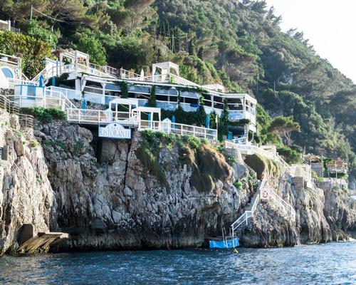 The hotel features two Michelin star restaurants, L’Olivo and Il Riccio, which have three stars between them.