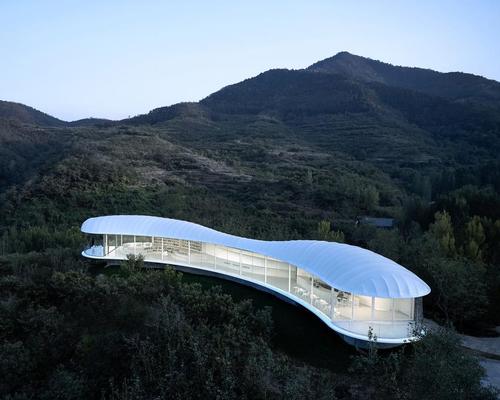 Jiunvfeng Study is situated on Mount Tai in Daiyue District, Tai’an City, China / zystudio