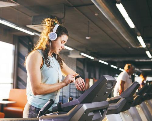 Wearing a fitness tracker makes gym sessions more enjoyable